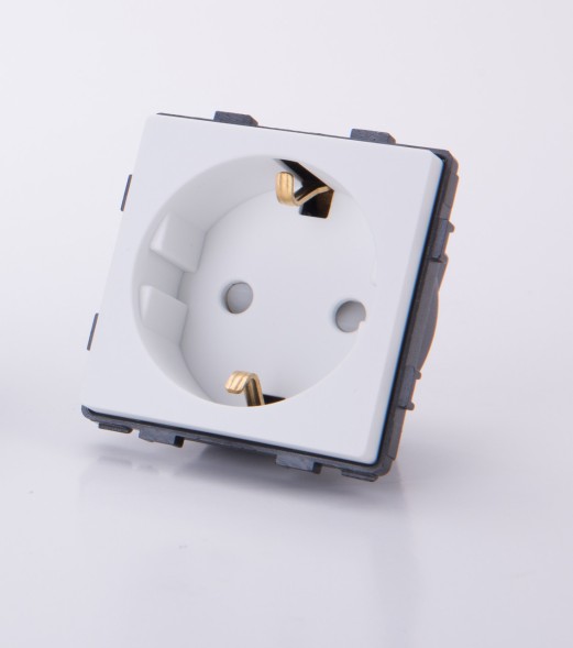 Модуль-розетка 220В. Со шторками и заземлением. Белый