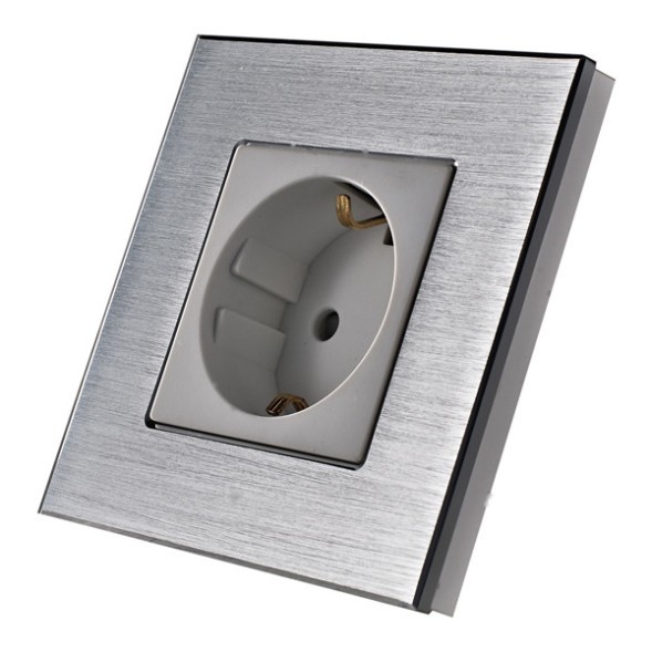 Розетка 220Вт, со шторками и заземлением. Серебристый. Алюминий